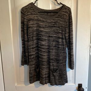 Size L. Super cute with black leggings and boots!